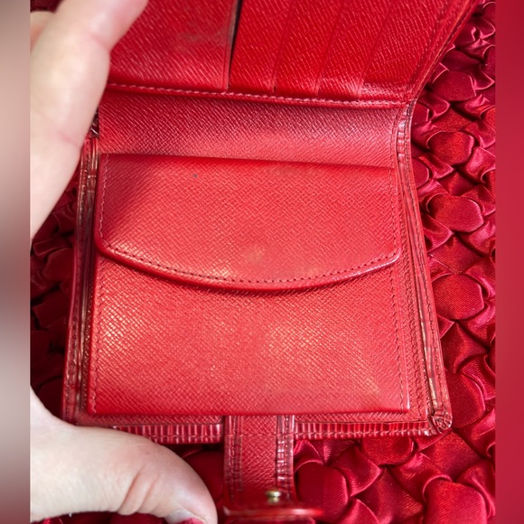 Authentic LOUIS VUITTON Red Epi bifold wallet - Picture 12 of 15